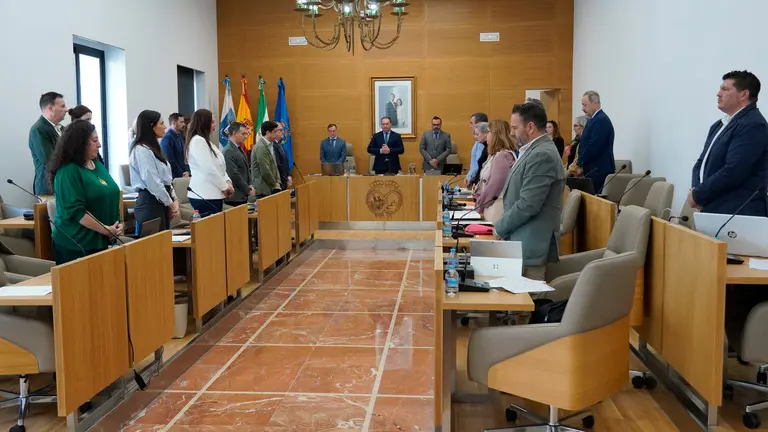 Minuto de silencio en el el pleno de noviembre