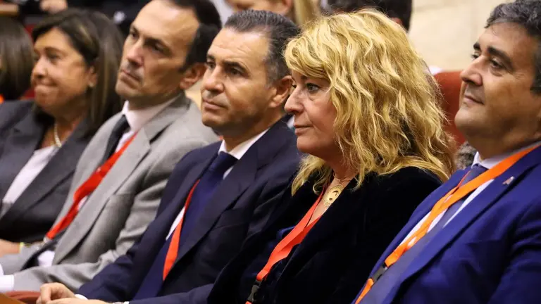 Pilar Miranda, en el centro, acompa&ntilde;ada por Arias y Correa