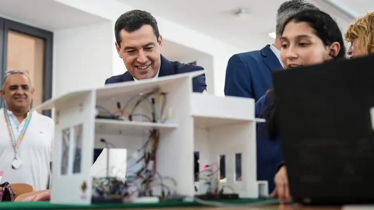 El presidente andaluz en el IES La Rábida