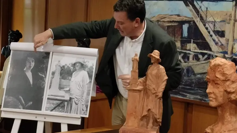 Alberto Santana presenta el Proyecto Miss Whitney