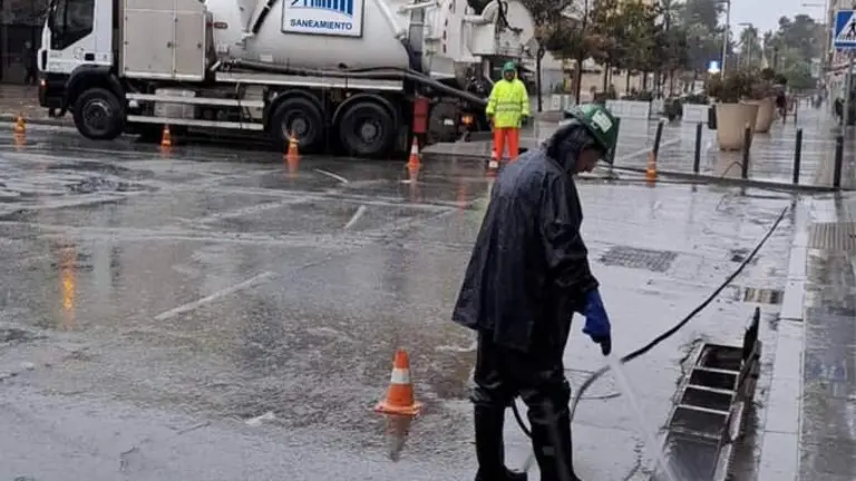 Trabajos preventivos de Aguas de Huelva en la capital