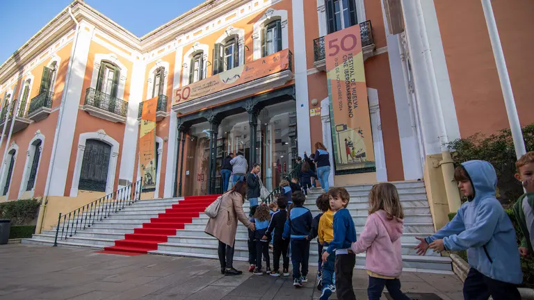 La hora de los colegios en la Casa Colón