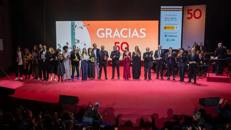 Foto de familia de todos los premiados