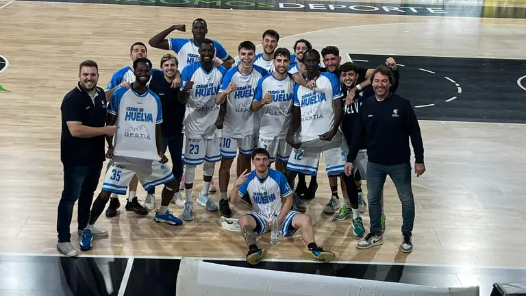 El Ciudad de Huelva tras ganar hoy en Cáceres.