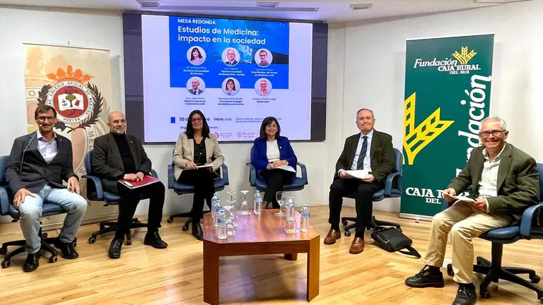Mesa redonda sobre el Grado de Medicina en la Onubense