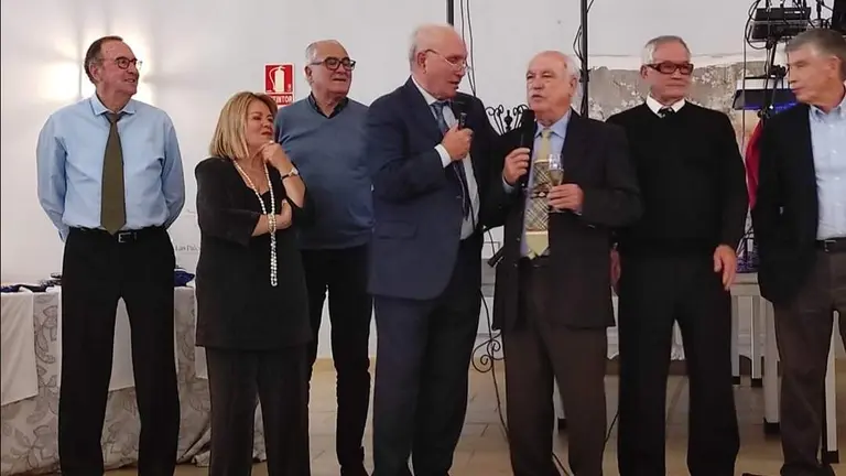 Insignias de oro en la convivencia de los Veteranos del Recreativo de Huelva