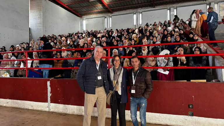 Reunión con las trabajadoras aspirantes