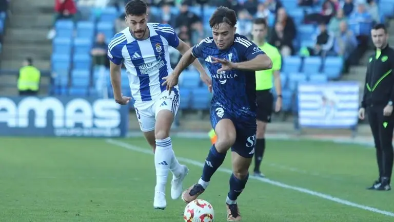 Lance del Recre-Marbella, partido que le ha costado el puesto a Abel Gómez.