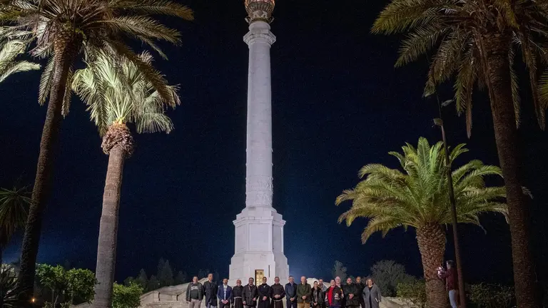 Foto de familia del acto de iluminación