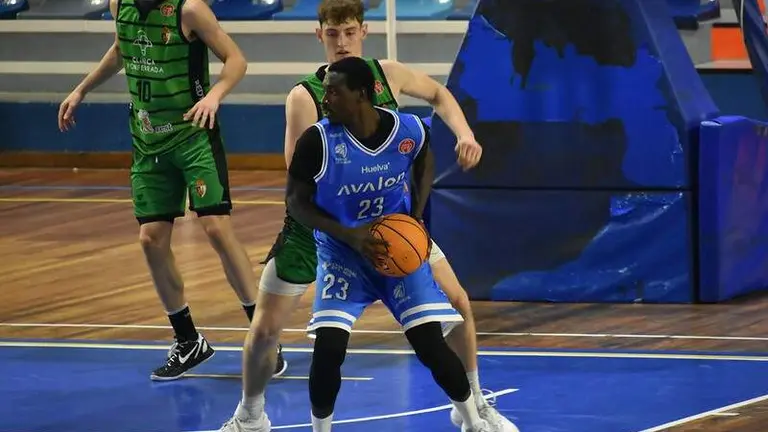 Chabi Yo, del Ciudad de Huelva, ante el Ponferrada.