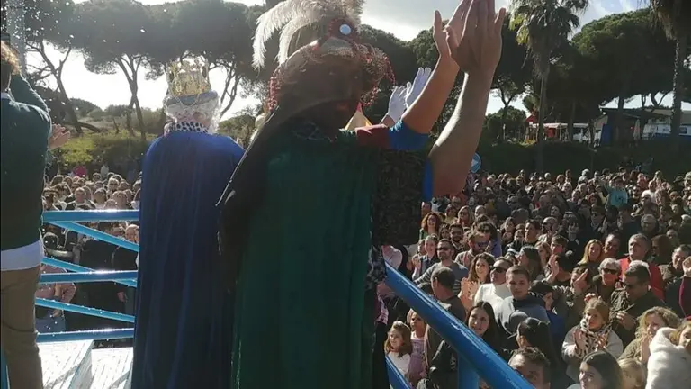Los Magos de Oriente saludando