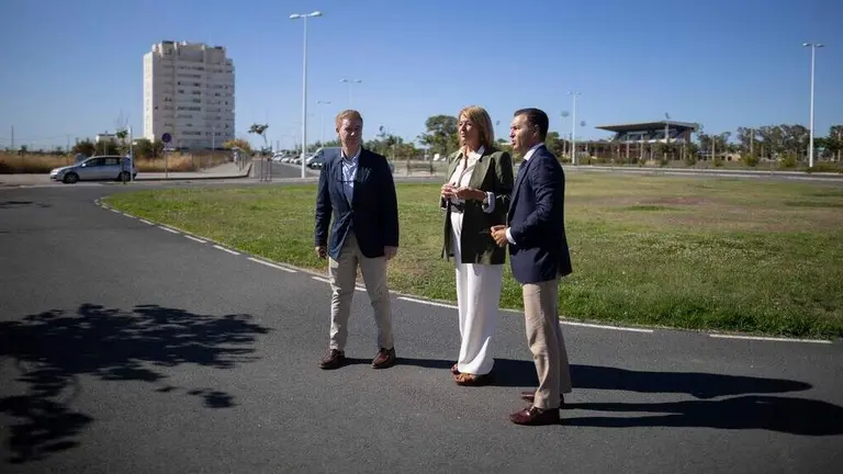 Visita de la alcaldesa, Pilar Miranda, a la zona del Ensanche