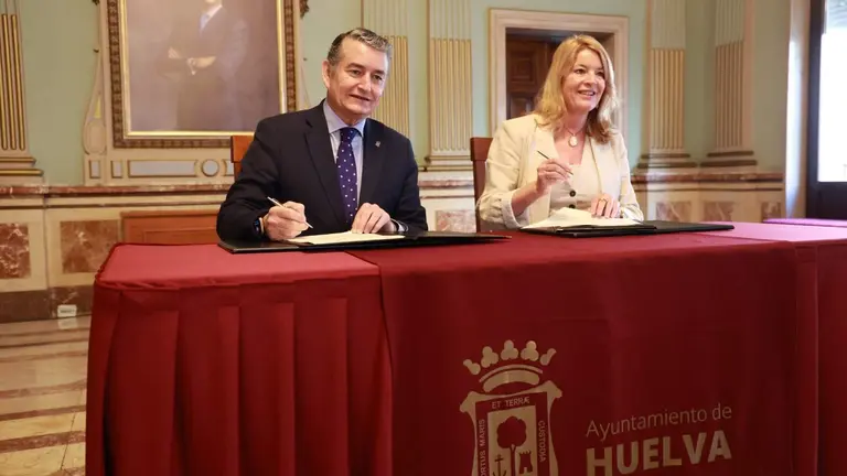 Sanz y Pilar Miranda, en la firma