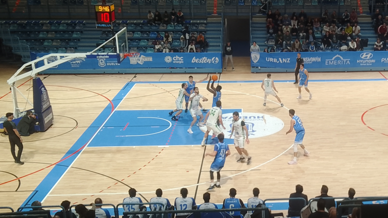 Moha lanza a canasta en un ataque del CDH.