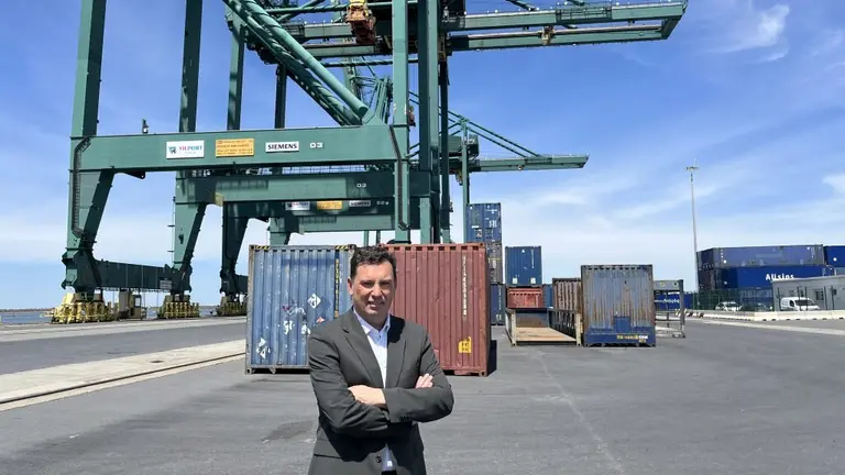 Alberto-Santan, Presidente-APH, en la l&iacute;nea de contenedores