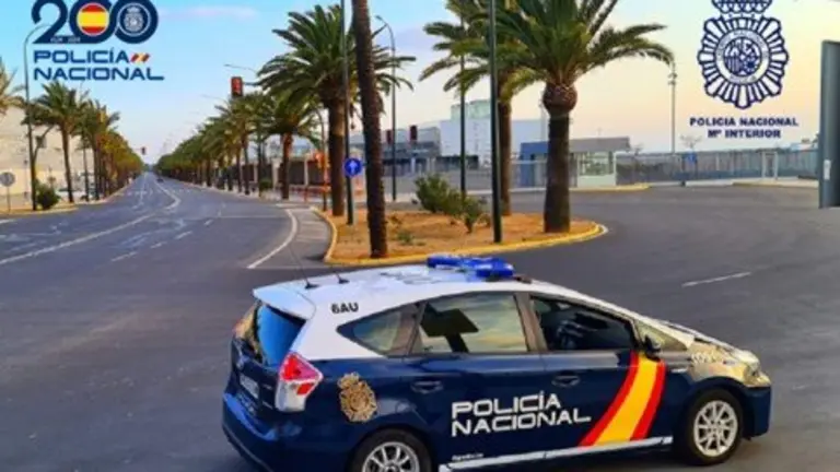 Veh&iacute;culo policial de patrulla