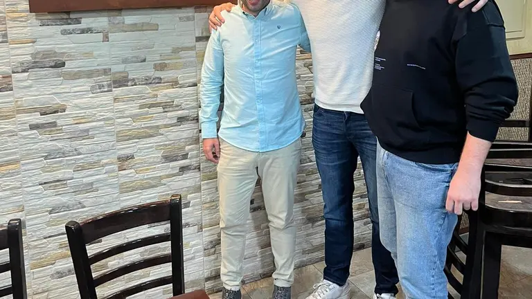 Antonio Gómez, en el centro, con Pedro Vadillo e íñigo Núñez.