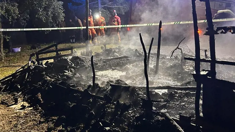 Efectivos del Consorcio Provincial de Bomberos, en la zona del siniestro
