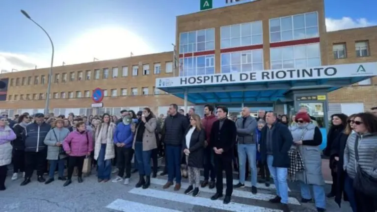 Concentración a las puertas del Hospital