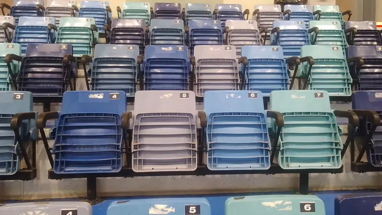 El palco del Palacio de Deportes durante el partido entre el CDH y el Archena.