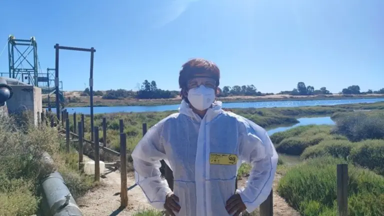 Teresa Rodriguez, en la zona del Tubo, junto a los fosfoyesos