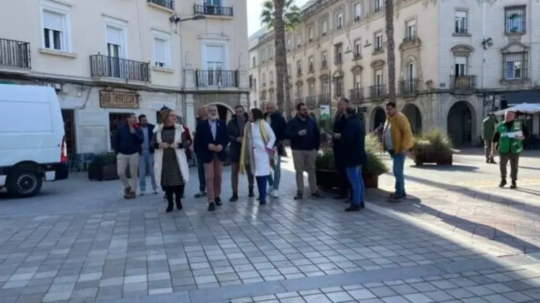 José Antonio García, PSOE, junto a otros integrantes del partido en los municipios