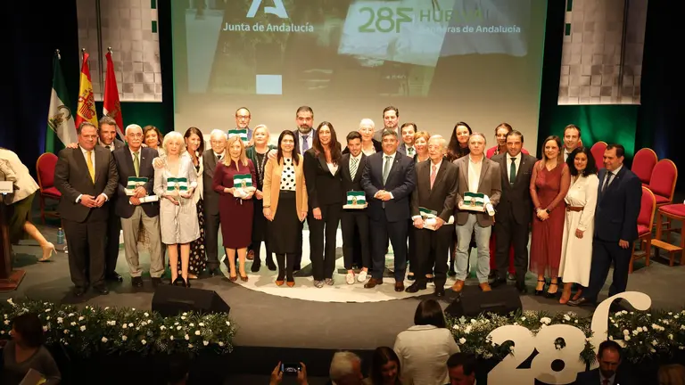 Foto de familia entrega Banderas de Andaluc&iacute;a