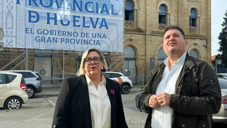 Rossi y Marcos Toti ante la antigua estación