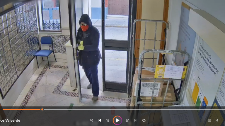 Entrada a la oficina de Correos de Valverde