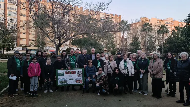 Runi&oacute;n de la Plataforma Isla Chica con CCOO UGT y SU en los terrenos del parque actual