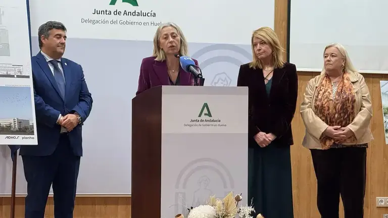 La consejera anuncia la nueva fecha, ante Miranda, Caro y Correa