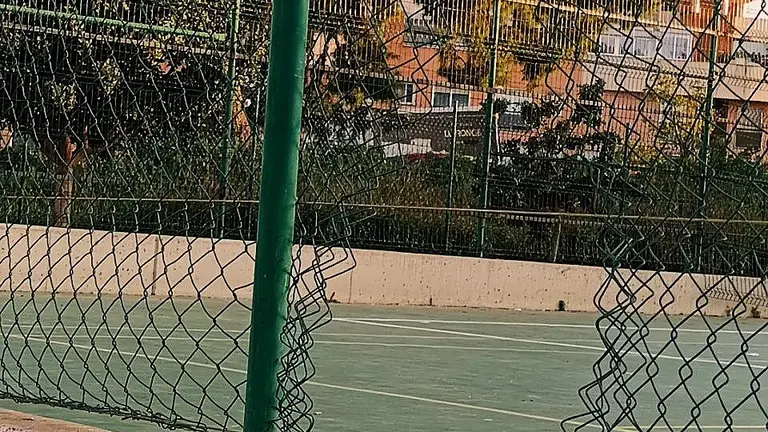 Vallas rotas en la Avenida Federico Mayo