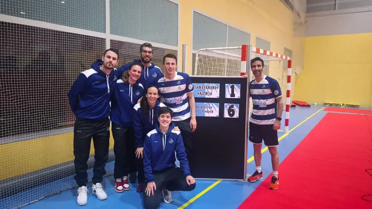 El CB IES La Orden tras ganar hoy en Valencia.