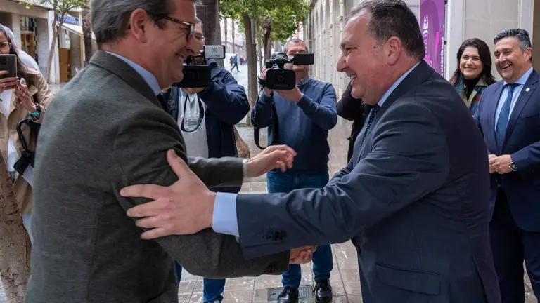 Toscano saluda al consejero de Industria