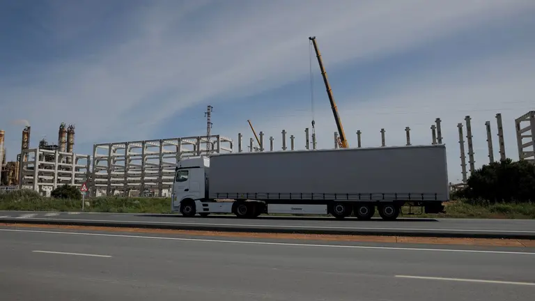 El cami&oacute;n del Tour d&acute;Europe recorre la nueva planta de biocombustibles 2G en construcci&oacute;n