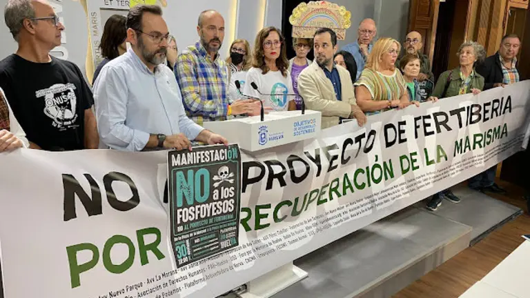 M&aacute;s de 60 colectivos exigen garantizar la salud de la poblaci&oacute;n de Huelva tras constatarse los vertidos desde las balas de fosfoyesos