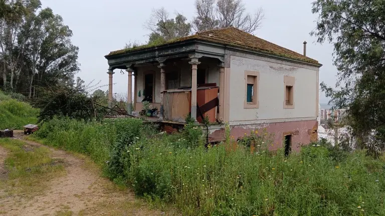 Villa Rosa, en lo alto del Conquero