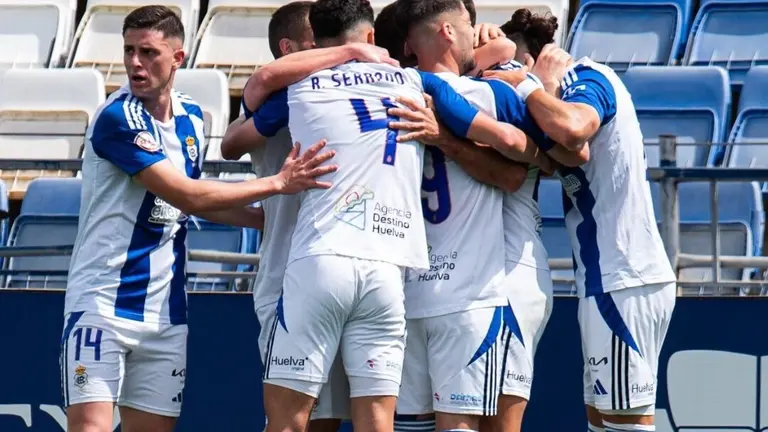 El Recreativo celebrando el gol de Raúl Navas.