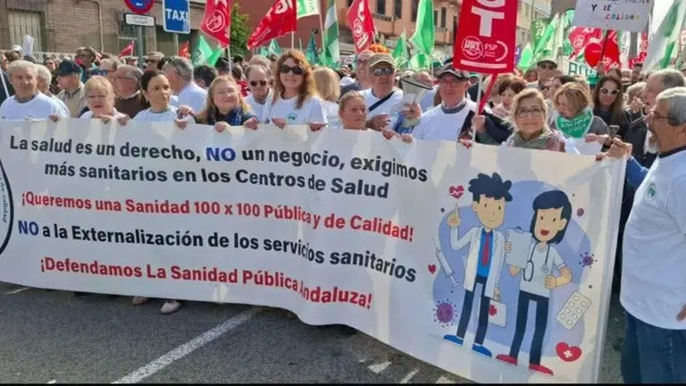 Masiva protesta en defensa de la Sanidad P&uacute;blica