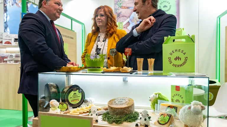 Toscano, en el stand de Dehesa Dos Hermadas, afamada queser&iacute;a