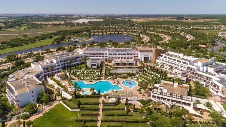 Instalaciones hoteleras en la Costa