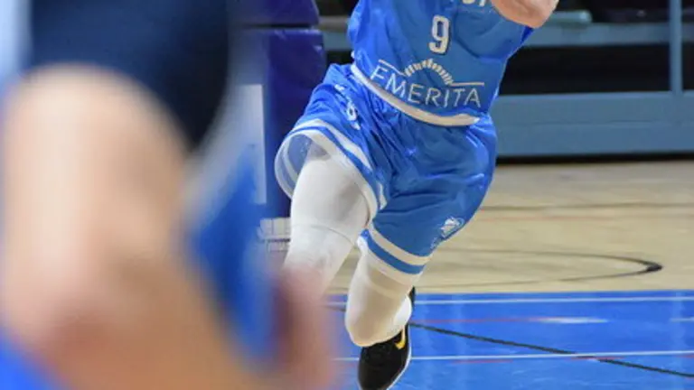 Raúl Timoner en acción con el CDH.