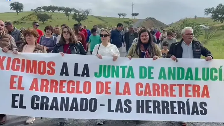 Protesta por el mal estado de la carretera