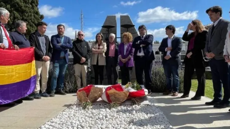 Acto celebrado en el cementerio de La Soledad