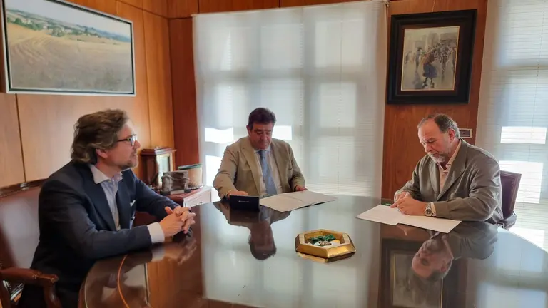 Momento de la firma del convenio