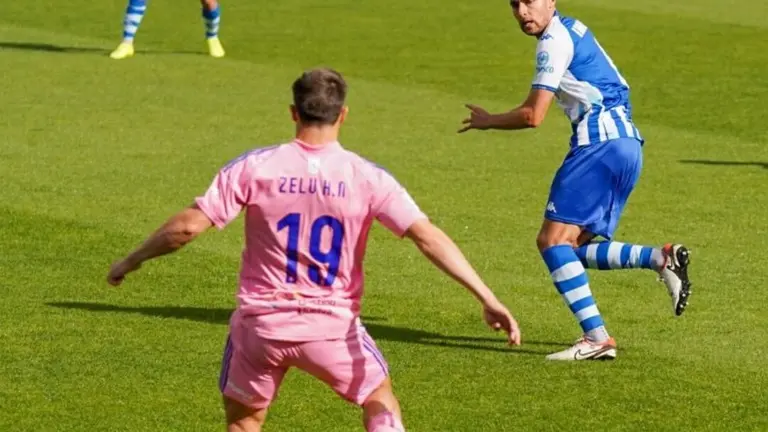 Lance del duelo entre el Alcoyano y el Recreativo.
