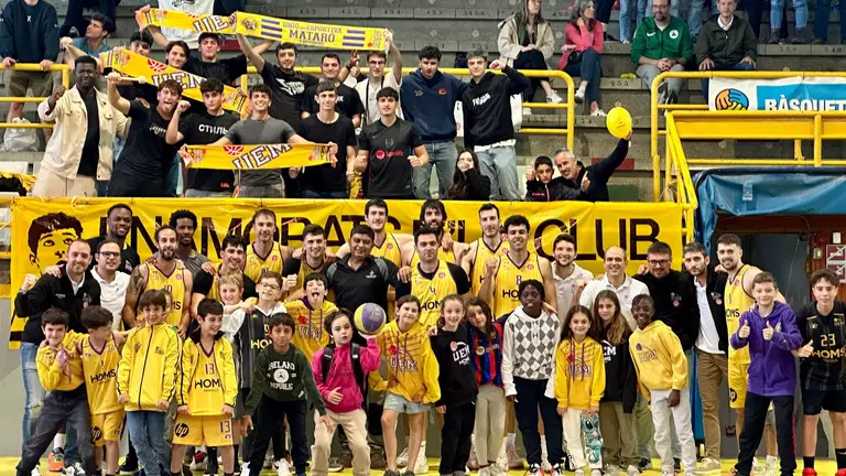 El Mataró tras apalizar al Ciudad de Huelva.
