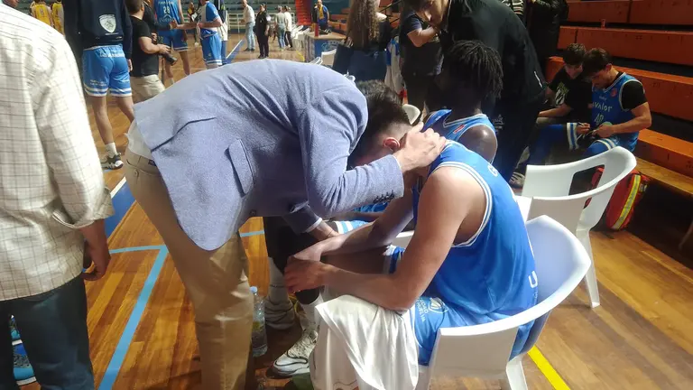 Gonzalo llora desconsoladamente tras consumarse el descenso del CDH.