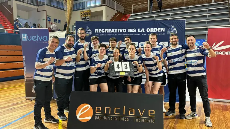 El IES La Orden festeja su victoria en el primer duelo con Cartagena.