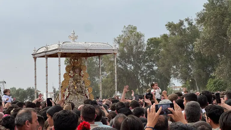Algunos de los momentos de fervor vividos en este Lunes de Pentecost&eacute;s. / Fotograf&iacute;a: Juan Jos&eacute; Dom&iacute;nguez.